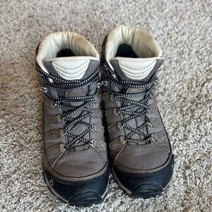 Oboz Women's Lace Up Boots B-Dry and waterproof